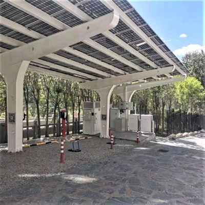 Komercijalni solarni nadstrešnica