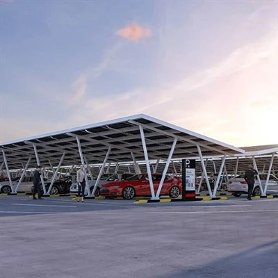 Nadstrešnica za solarno punjenje